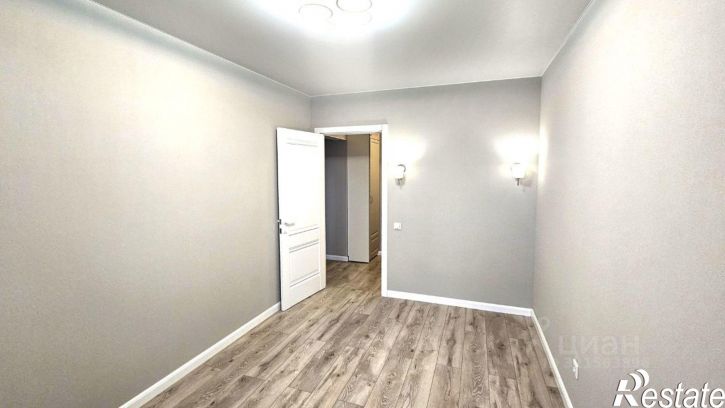 3-комн квартира улица Петрова, 21,  д. 21