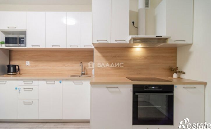 3-комн квартира улица Маршала Толбухина, 8,  д. 8