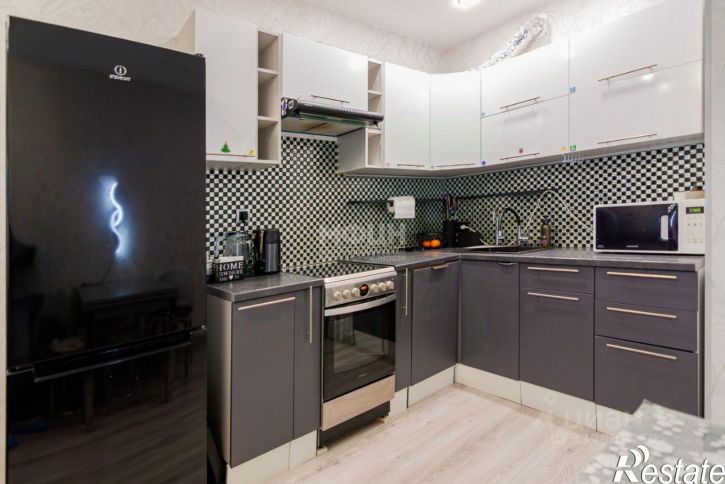 3-комн квартира б-р Интернационалистов, 8,  д. 8
