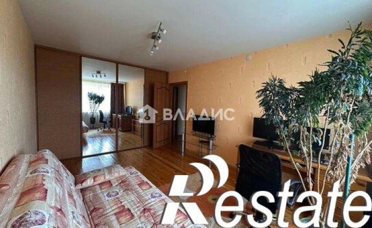 4-комн квартира улица Калинина, 57А,  д. 57А